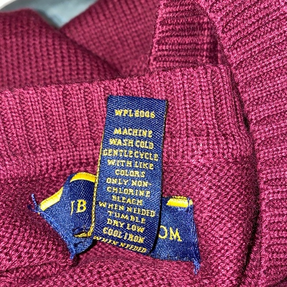 Club Room Men's V-Neck Sweater Vest - Burgundy - Picture 4 of 6